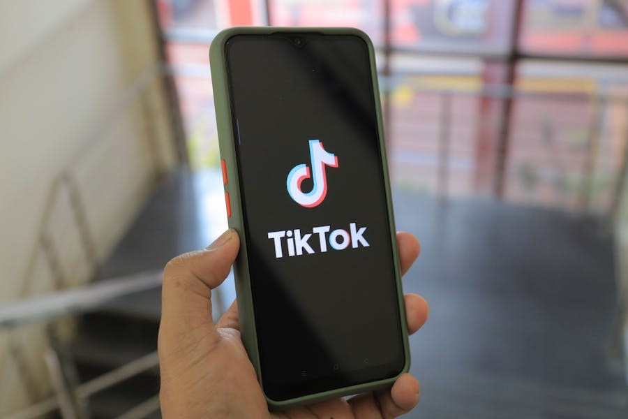 Viral-TikTok-Video-Production-in-Kuwait-What-Works-in-2025-1